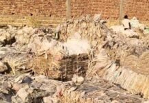 नेपाल से स्क्रैप और मेडिकल वेस्ट भारत में खपाया जा:पगडंडियों के रास्ते ठेलों से हो रही तस्करी, पुलिस ने दिए कार्रवाई के निर्देश नेपाल से स्क्रैप और मेडिकल वेस्ट भारत में खपाया जा:पगडंडियों के रास्ते ठेलों से हो रही तस्करी, पुलिस ने दिए कार्रवाई के निर्देश