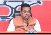 बीजेपी का राहुल गांधी पर आरोप, राष्ट्रपति को प्रदर्शन में घसीटा