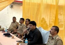 दुर्गा पूजा पर तेज डीजे बजाने पर होगी कार्रवाई:कैसरगंज में शांति समिति की बैठक में एसडीएम-सीओ ने दिए सख्त निर्देश