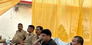 दुर्गा पूजा पर तेज डीजे बजाने पर होगी कार्रवाई:कैसरगंज में शांति समिति की बैठक में एसडीएम-सीओ ने दिए सख्त निर्देश
