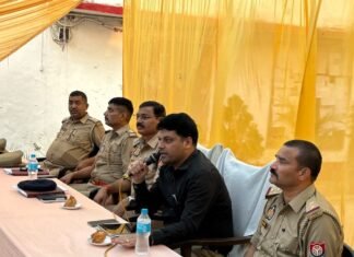 दुर्गा पूजा पर तेज डीजे बजाने पर होगी कार्रवाई:कैसरगंज में शांति समिति की बैठक में एसडीएम-सीओ ने दिए सख्त निर्देश