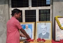 जमुनहा में गांधी जयंती धूमधाम से मनाई गई:सरकारी दफ्तरों और स्कूलों में हुए कार्यक्रम, बच्चों को बांटी मिठाइयां