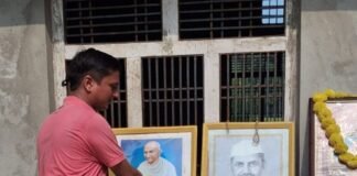जमुनहा में गांधी जयंती धूमधाम से मनाई गई:सरकारी दफ्तरों और स्कूलों में हुए कार्यक्रम, बच्चों को बांटी मिठाइयां