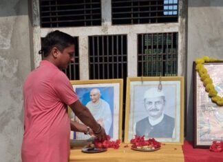 जमुनहा में गांधी जयंती धूमधाम से मनाई गई:सरकारी दफ्तरों और स्कूलों में हुए कार्यक्रम, बच्चों को बांटी मिठाइयां