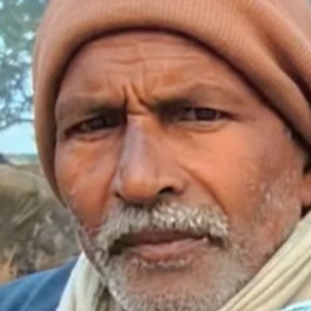 तेज रफ्तार बाइक की टक्कर से बुजुर्ग की मौत:महराजगंज में काम से लौटते समय हुआ हादसा, परिवार में मचा कोहराम