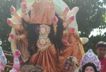 शारदीय नवरात्रि शुरू, पहले दिन मां शैलपुत्री की पूजा:उस्का बाजार में पंडालों में पहुंचीं दुर्गा प्रतिमाएं, जयकारों से गूंजा इलाका शारदीय नवरात्रि शुरू, पहले दिन मां शैलपुत्री की पूजा:उस्का बाजार में पंडालों में पहुंचीं दुर्गा प्रतिमाएं, जयकारों से गूंजा इलाका