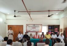 बलरामपुर में गुरु गोरखनाथ स्वास्थ्य यात्रा की तैयारी बैठक:3 लाख लोगों तक स्वास्थ्य सुविधा पहुंचाने का लक्ष्य, 21 से 24 नवंबर तक 300 गांवों में पहुंचेंगी टीमें बलरामपुर में गुरु गोरखनाथ स्वास्थ्य यात्रा की तैयारी बैठक:3 लाख लोगों तक स्वास्थ्य सुविधा पहुंचाने का लक्ष्य, 21 से 24 नवंबर तक 300 गांवों में पहुंचेंगी टीमें