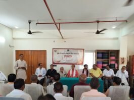 बलरामपुर में गुरु गोरखनाथ स्वास्थ्य यात्रा की तैयारी बैठक:3 लाख लोगों तक स्वास्थ्य सुविधा पहुंचाने का लक्ष्य, 21 से 24 नवंबर तक 300 गांवों में पहुंचेंगी टीमें