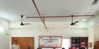 बलरामपुर में गुरु गोरखनाथ स्वास्थ्य यात्रा की तैयारी बैठक:3 लाख लोगों तक स्वास्थ्य सुविधा पहुंचाने का लक्ष्य, 21 से 24 नवंबर तक 300 गांवों में पहुंचेंगी टीमें बलरामपुर में गुरु गोरखनाथ स्वास्थ्य यात्रा की तैयारी बैठक:3 लाख लोगों तक स्वास्थ्य सुविधा पहुंचाने का लक्ष्य, 21 से 24 नवंबर तक 300 गांवों में पहुंचेंगी टीमें
