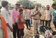 नरखोरिया में बाइक ने 4 लोगों को मारी टक्कर:बस्ती-डुमरियागंज मार्ग पर बुजुर्ग और छात्रा समेत 4 घायल; एक की हालत गंभीर