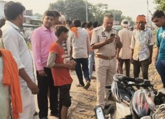 नरखोरिया में बाइक ने 4 लोगों को मारी टक्कर:बस्ती-डुमरियागंज मार्ग पर बुजुर्ग और छात्रा समेत 4 घायल; एक की हालत गंभीर