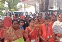 बहराइच में BC सखी और महिला उत्थान समिति का प्रदर्शन:छह माह के मानदेय और खराब डिवाइस का उठाया मुद्दा बहराइच में BC सखी और महिला उत्थान समिति का प्रदर्शन:छह माह के मानदेय और खराब डिवाइस का उठाया मुद्दा