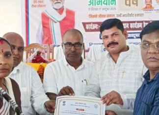 सिसवा में योजनाओं की जानकारी, महिलाओं को आत्मनिर्भरता की राह:सेवा संकल्प अभियान में लगा विभागीय कैंप मेला