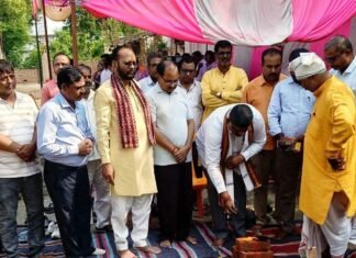 भगवतीगंज में संस्कृत विद्यालय में नए क्लासरूम का शिलान्यास:सदर विधायक ने किया भूमि पूजन, प्रोजेक्ट अलंकार से मिलेंगी बेहतर सुविधाएं भगवतीगंज में संस्कृत विद्यालय में नए क्लासरूम का शिलान्यास:सदर विधायक ने किया भूमि पूजन, प्रोजेक्ट अलंकार से मिलेंगी बेहतर सुविधाएं