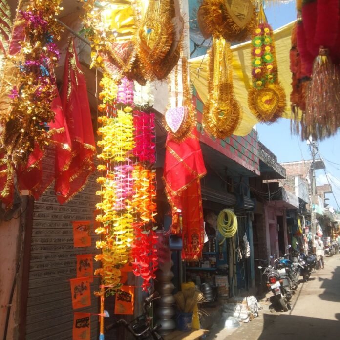 श्रावस्ती में शारदीय नवरात्रि शुरू, मां शैलपुत्री की पूजा:सेजिया क्षेत्र में भक्तिमय माहौल, पंडाल सजने लगे; 9 दिन तक होगी मां दुर्गा की आराधना