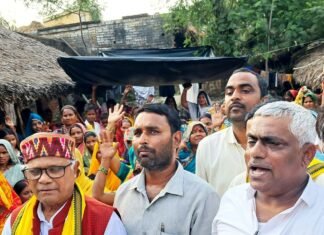 विधायक दूधराम ने नवली में की जनसभा:अक्टूबर से शुरू होगा टूटी सड़कों का निर्माण, महिलाओं को बांटी साड़ियां विधायक दूधराम ने नवली में की जनसभा:अक्टूबर से शुरू होगा टूटी सड़कों का निर्माण, महिलाओं को बांटी साड़ियां