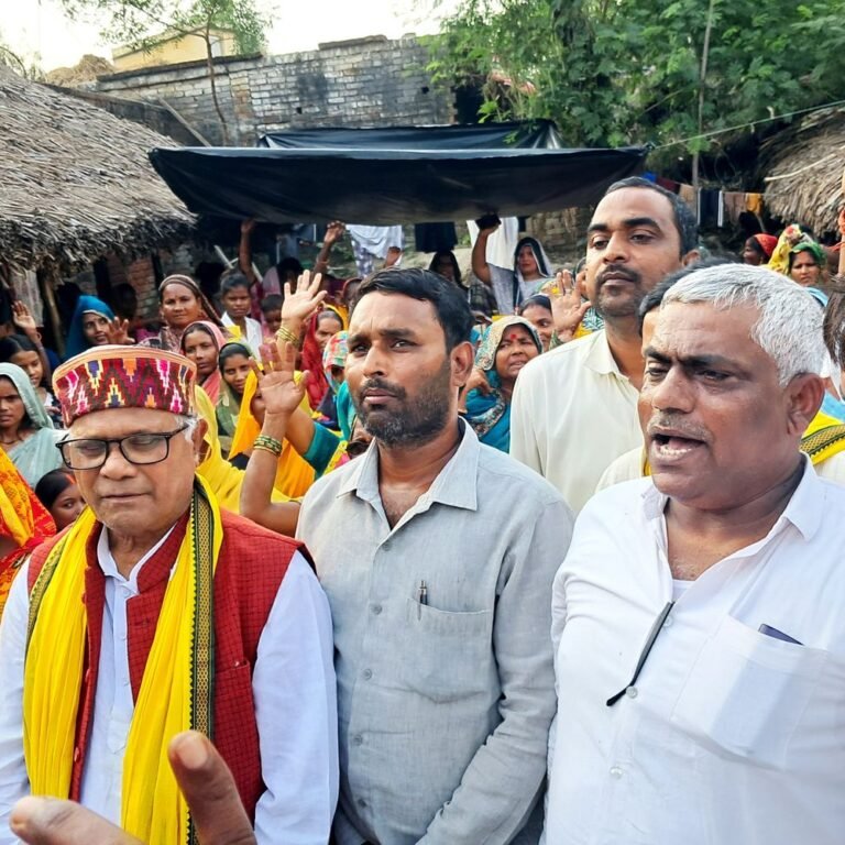 विधायक दूधराम ने नवली में की जनसभा:अक्टूबर से शुरू होगा टूटी सड़कों का निर्माण, महिलाओं को बांटी साड़ियां