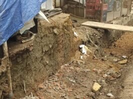 महराजगंज में नाली निर्माण में घटिया सामग्री का आरोप:पीडब्ल्यूडी करा रहा काम, ग्रामीणों ने शिकायत कर जांच की मांग की
