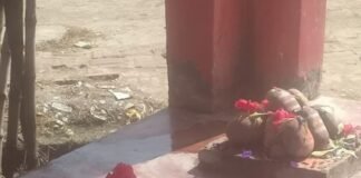 श्रावस्ती के दीकौली काली माता मंदिर में नवरात्री पूजा:ग्रामीण सुबह-शाम करते हैं धूप आरती, लगाते हैं जयकारे और दुर्गा चालीसा पाठ श्रावस्ती के दीकौली काली माता मंदिर में नवरात्री पूजा:ग्रामीण सुबह-शाम करते हैं धूप आरती, लगाते हैं जयकारे और दुर्गा चालीसा पाठ