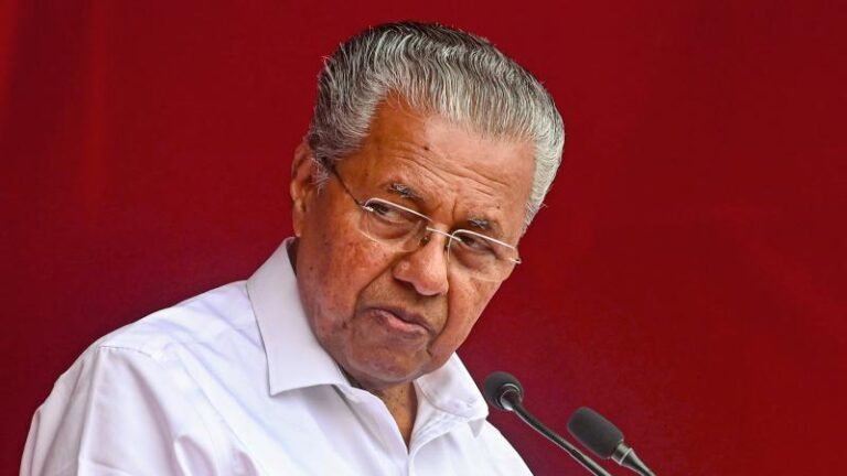 केरल के पूर्व CM पिनराई विजयन को बड़ा झटका, हाईकोर्ट ने भ्रष्टाचार मामले में FIR के निर्देश दिए