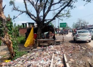 मिर्जापुर चौराहे पर दबंगों ने नाला पाटा:श्रावस्ती में बारिश का पानी खेतों में भरा, प्रशासन पर लापरवाही का आरोप