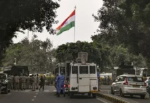 दिल्ली पुलिस की ‘किलाबंदी’ से जंतर-मंतर नहीं पहुंच सके प्रदर्शनकारी, 4 पूर्व मुख्यमंत्री समेत 4000 लोग हिरासत में दिल्ली पुलिस की 'किलाबंदी' से जंतर-मंतर नहीं पहुंच सके प्रदर्शनकारी, 4 पूर्व मुख्यमंत्री समेत 4000 लोग हिरासत में