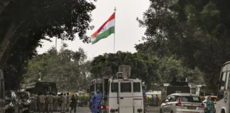 दिल्ली पुलिस की ‘किलाबंदी’ से जंतर-मंतर नहीं पहुंच सके प्रदर्शनकारी, 4 पूर्व मुख्यमंत्री समेत 4000 लोग हिरासत में दिल्ली पुलिस की 'किलाबंदी' से जंतर-मंतर नहीं पहुंच सके प्रदर्शनकारी, 4 पूर्व मुख्यमंत्री समेत 4000 लोग हिरासत में