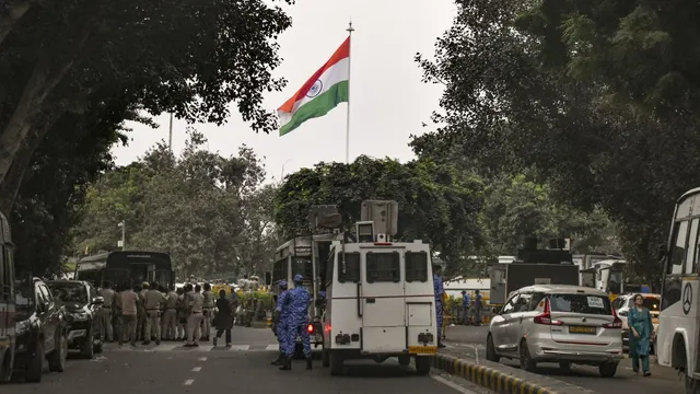 दिल्ली पुलिस की ‘किलाबंदी’ से जंतर-मंतर नहीं पहुंच सके प्रदर्शनकारी, 4 पूर्व मुख्यमंत्री समेत 4000 लोग हिरासत में