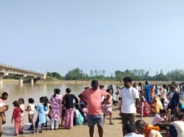 रामपुर धोबिया में नवरात्रि पर निकली कलश यात्रा:महिलाओं और युवतियों ने सिर पर कलश रखकर की यात्रा, पुलिस रही मौजूद