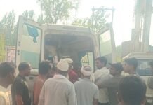 जमुनहा-बहराइच मार्ग पर बाइक ने बुजुर्ग को मारी टक्कर:हादसे में तीन लोग घायल, गंभीर बुजुर्ग बहराइच रेफर