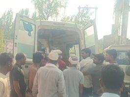 जमुनहा-बहराइच मार्ग पर बाइक ने बुजुर्ग को मारी टक्कर:हादसे में तीन लोग घायल, गंभीर बुजुर्ग बहराइच रेफर