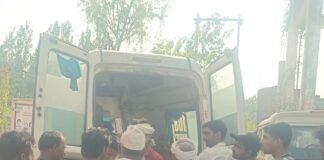 जमुनहा-बहराइच मार्ग पर बाइक ने बुजुर्ग को मारी टक्कर:हादसे में तीन लोग घायल, गंभीर बुजुर्ग बहराइच रेफर