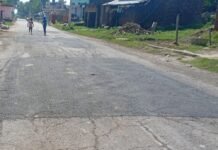 लक्ष्मणपुर के पास सड़क के गड्ढों की मरम्मत:दैनिक भास्कर की खबर के बाद प्रशासन ने लिया संज्ञान, हादसों से मिली निजात लक्ष्मणपुर के पास सड़क के गड्ढों की मरम्मत:दैनिक भास्कर की खबर के बाद प्रशासन ने लिया संज्ञान, हादसों से मिली निजात