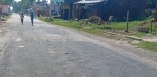 लक्ष्मणपुर के पास सड़क के गड्ढों की मरम्मत:दैनिक भास्कर की खबर के बाद प्रशासन ने लिया संज्ञान, हादसों से मिली निजात लक्ष्मणपुर के पास सड़क के गड्ढों की मरम्मत:दैनिक भास्कर की खबर के बाद प्रशासन ने लिया संज्ञान, हादसों से मिली निजात