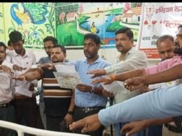मोतीपुर में गांधी जयंती पर लगा रक्तदान शिविर:'सेवा से संकल्प' अभियान के तहत 9 लोगों ने किया रक्तदान, स्वास्थ्यकर्मियों ने भी ली शपथ