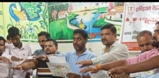 मोतीपुर में गांधी जयंती पर लगा रक्तदान शिविर:'सेवा से संकल्प' अभियान के तहत 9 लोगों ने किया रक्तदान, स्वास्थ्यकर्मियों ने भी ली शपथ
