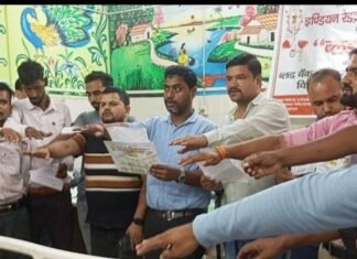 मोतीपुर में गांधी जयंती पर लगा रक्तदान शिविर:'सेवा से संकल्प' अभियान के तहत 9 लोगों ने किया रक्तदान, स्वास्थ्यकर्मियों ने भी ली शपथ