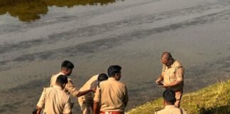 नहर में बोरी में बंधा मिला युवक का शव:बहराइच में मटेरा के पास का मामला, स्थानीय लोगों ने हत्या कर फेंकने की आशंका जताई नहर में बोरी में बंधा मिला युवक का शव:बहराइच में मटेरा के पास का मामला, स्थानीय लोगों ने हत्या कर फेंकने की आशंका जताई