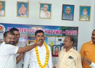 बस्ती के पंकज साहनी का पुलिस विभाग में चयन:जगराम कृष्णा इंटर कॉलेज में हुआ सम्मान समारोह; जिला पंचायत सदस्य ने दी बधाई बस्ती के पंकज साहनी का पुलिस विभाग में चयन:जगराम कृष्णा इंटर कॉलेज में हुआ सम्मान समारोह; जिला पंचायत सदस्य ने दी बधाई