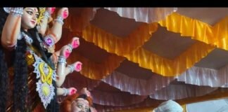 गोपियापार चौराहे पर पहुंची मां दुर्गा की प्रतिमा:गांव में खुशी का माहौल, लोग कर रहे स्वागत गोपियापार चौराहे पर पहुंची मां दुर्गा की प्रतिमा:गांव में खुशी का माहौल, लोग कर रहे स्वागत