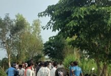 बहराइच में सड़क किनारे मिला युवक का शव:परिजनों ने हत्या की आशंका जताई, पुलिस जांच में जुटी बहराइच में सड़क किनारे मिला युवक का शव:परिजनों ने हत्या की आशंका जताई, पुलिस जांच में जुटी