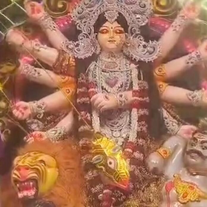 नवरात्रि के तीसरे दिन देवी मंदिरों में गूंजे जयकारे:रेहरा बाजार में मां चंद्रघंटा की आराधना, भक्तों ने मांगी सुख-समृद्धि