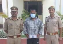 पिस्टल और दो जिंदा कारतूस के साथ युवक दबोचा:चमनगंज पुल के पास जंगल से हुई गिरफ्तारी, आर्म्स एक्ट में केस दर्ज पिस्टल और दो जिंदा कारतूस के साथ युवक दबोचा:चमनगंज पुल के पास जंगल से हुई गिरफ्तारी, आर्म्स एक्ट में केस दर्ज