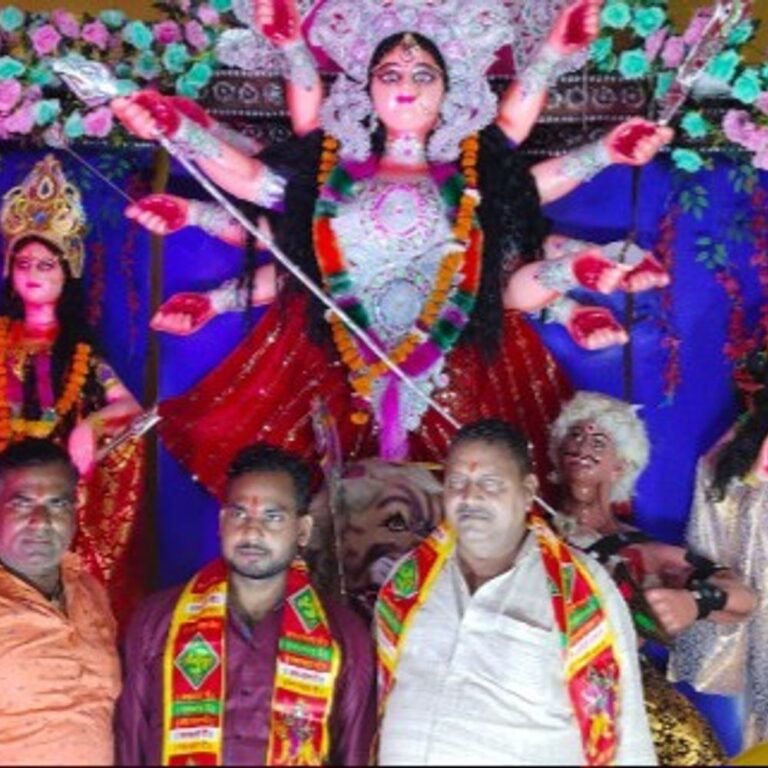 कोरियन पुरवा में मां दुर्गा जी का प्रतिमा स्थापित:विधि-विधान से पूजा-अर्चना हुई, भव्य आरती में बड़ी संख्या में श्रद्धालु पहुंचे