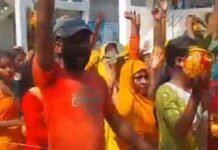 सम्मनपुरवा में दुर्गा पूजन समिति ने निकाली कलश यात्रा:शारदीय नवरात्रि शुरू होने से पहले 17 जगहों पर सजेंगी प्रतिमाएं, गढ़ीघाट पर पुलिस तैनात सम्मनपुरवा में दुर्गा पूजन समिति ने निकाली कलश यात्रा:शारदीय नवरात्रि शुरू होने से पहले 17 जगहों पर सजेंगी प्रतिमाएं, गढ़ीघाट पर पुलिस तैनात