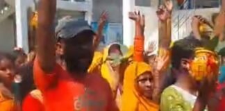 सम्मनपुरवा में दुर्गा पूजन समिति ने निकाली कलश यात्रा:शारदीय नवरात्रि शुरू होने से पहले 17 जगहों पर सजेंगी प्रतिमाएं, गढ़ीघाट पर पुलिस तैनात सम्मनपुरवा में दुर्गा पूजन समिति ने निकाली कलश यात्रा:शारदीय नवरात्रि शुरू होने से पहले 17 जगहों पर सजेंगी प्रतिमाएं, गढ़ीघाट पर पुलिस तैनात
