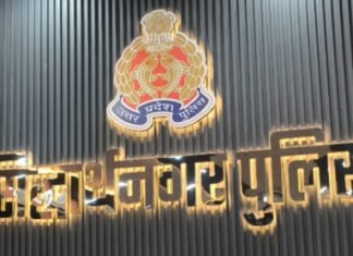 नाबालिग को शादी का झांसा देकर भगाने का आरोप:सिद्धार्थनगर में तीन युवकों पर केस दर्ज, पिता ने सोने-चांदी और नकदी गायब होने की बात कही नाबालिग को शादी का झांसा देकर भगाने का आरोप:सिद्धार्थनगर में तीन युवकों पर केस दर्ज, पिता ने सोने-चांदी और नकदी गायब होने की बात कही