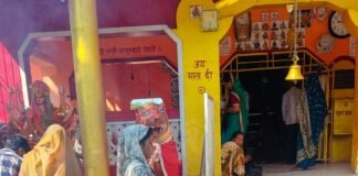 बसूली माता मंदिर में उमड़ी श्रद्धालुओं की भारी भीड़:नवरात्रि के दूसरे दिन दर्शन के लिए उमड़ा भक्तों का सैलाब, लगे जयकारे बसूली माता मंदिर में उमड़ी श्रद्धालुओं की भारी भीड़:नवरात्रि के दूसरे दिन दर्शन के लिए उमड़ा भक्तों का सैलाब, लगे जयकारे