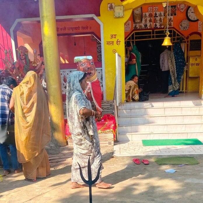 बसूली माता मंदिर में उमड़ी श्रद्धालुओं की भारी भीड़:नवरात्रि के दूसरे दिन दर्शन के लिए उमड़ा भक्तों का सैलाब, लगे जयकारे