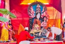विक्रमजोत के रूपगढ़ में शारदीय नवरात्रि शुरू:पहले दिन मां शैलपुत्री की पूजा के साथ दुर्गा प्रतिमाएं स्थापित, भक्तिमय हुआ माहौल विक्रमजोत के रूपगढ़ में शारदीय नवरात्रि शुरू:पहले दिन मां शैलपुत्री की पूजा के साथ दुर्गा प्रतिमाएं स्थापित, भक्तिमय हुआ माहौल